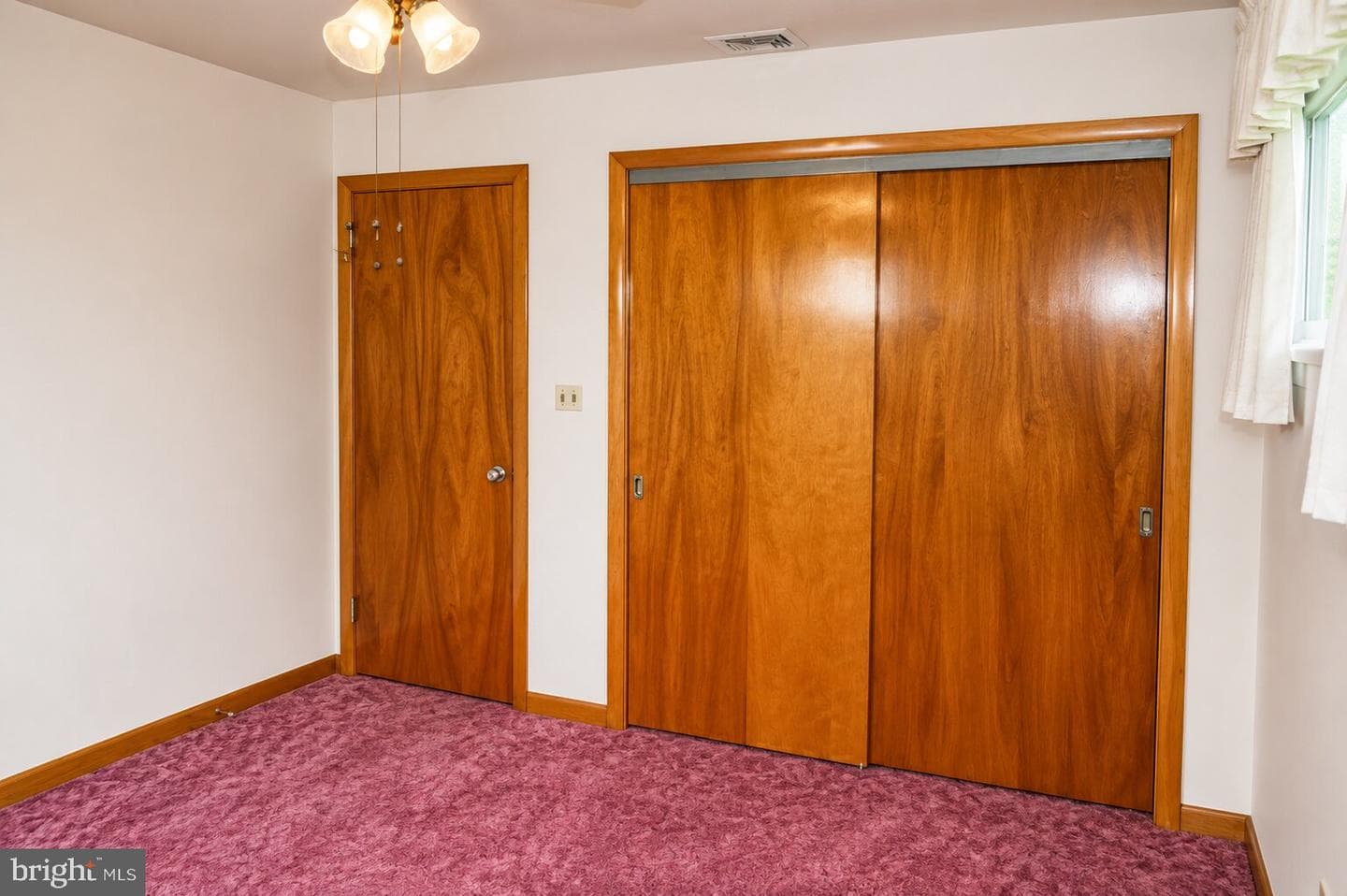 625 Hampden Road photo 32