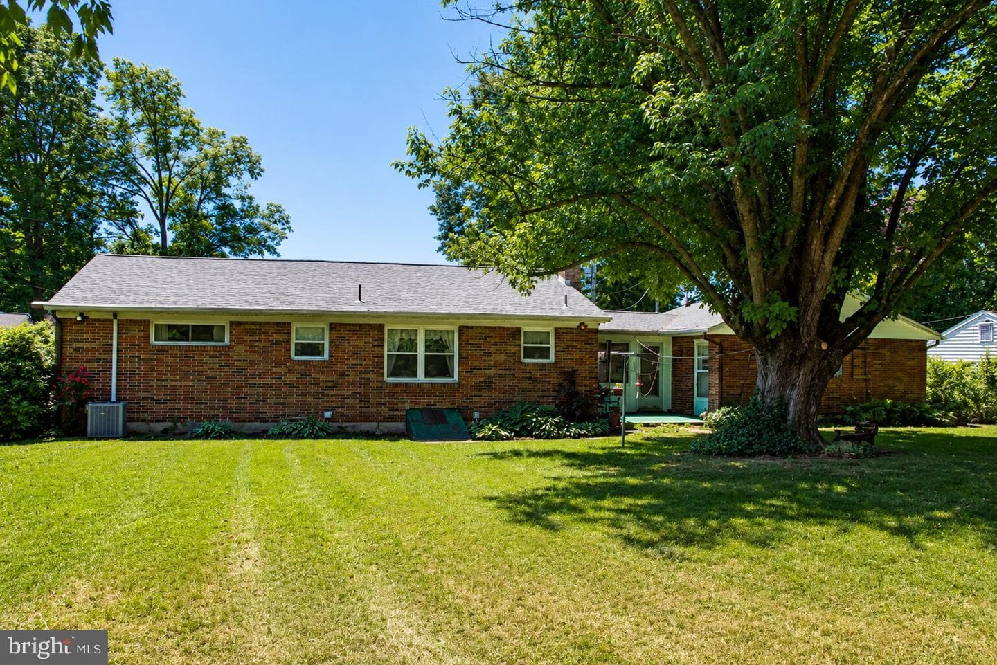 625 Hampden Road photo 4