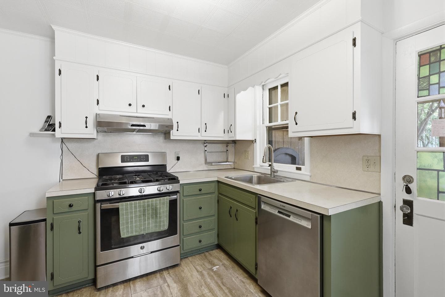 559 W Walnut Street photo 12
