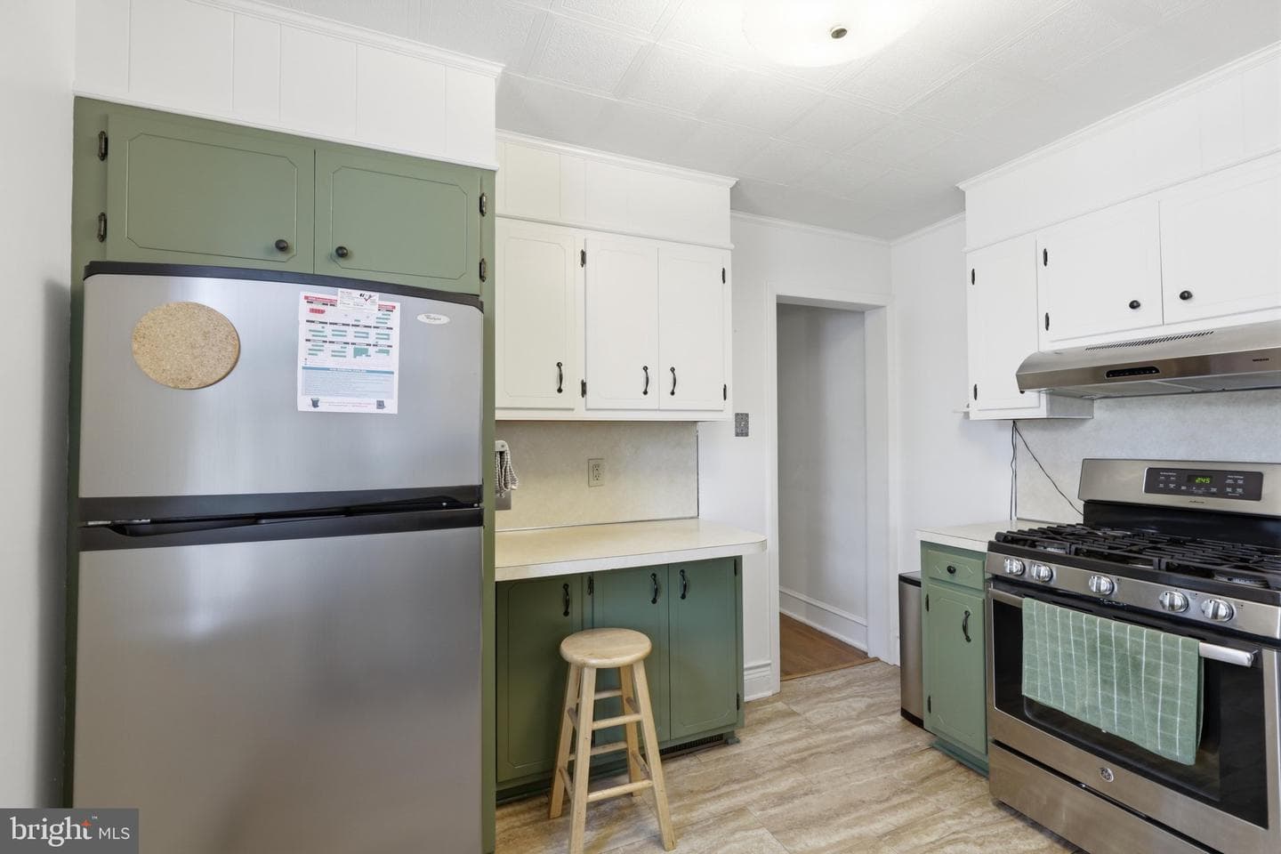 559 W Walnut Street photo 13