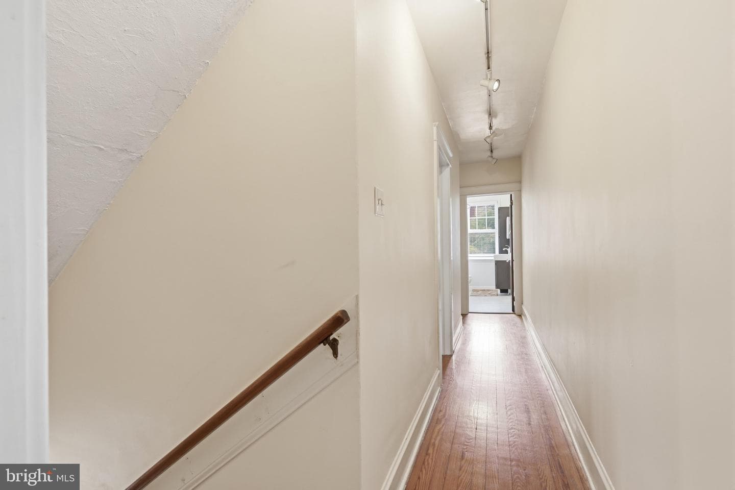 559 W Walnut Street photo 15