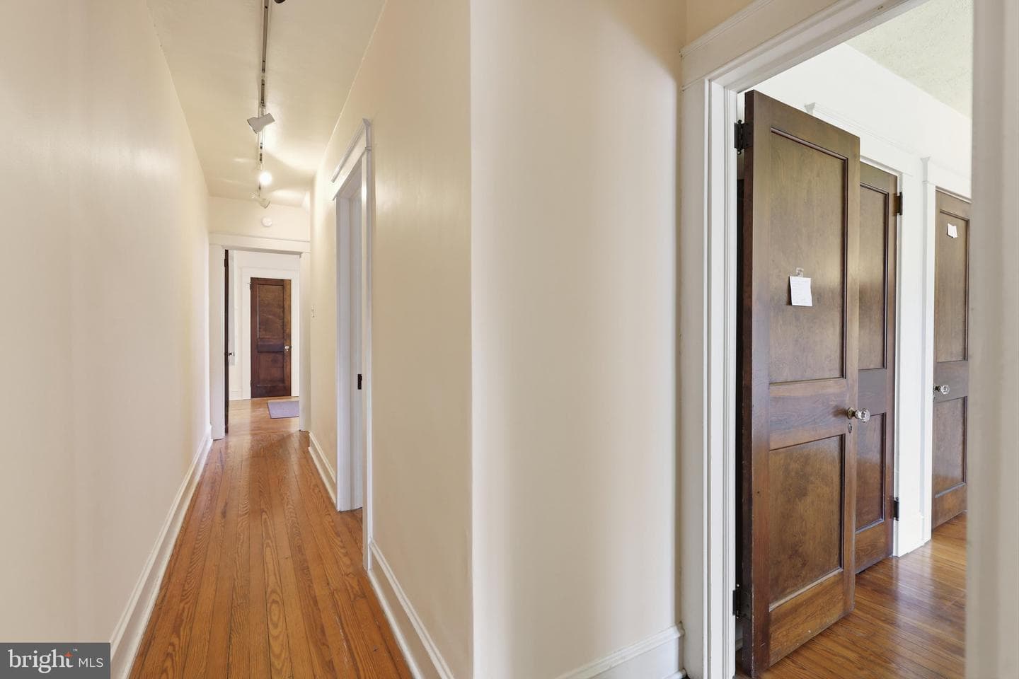 559 W Walnut Street photo 16