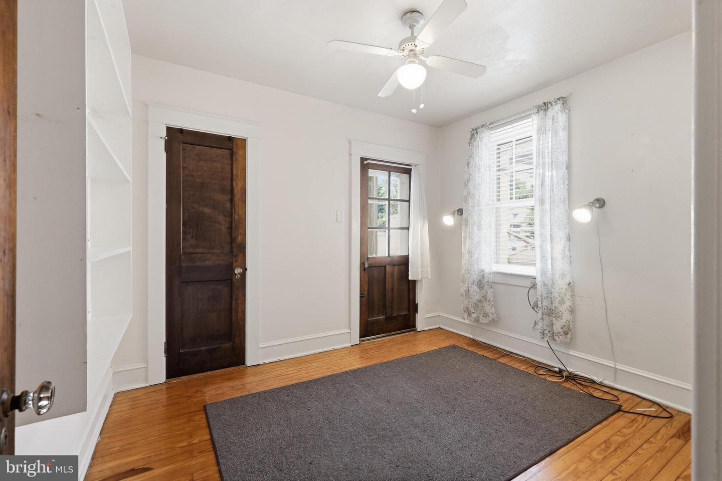 559 W Walnut Street photo 17