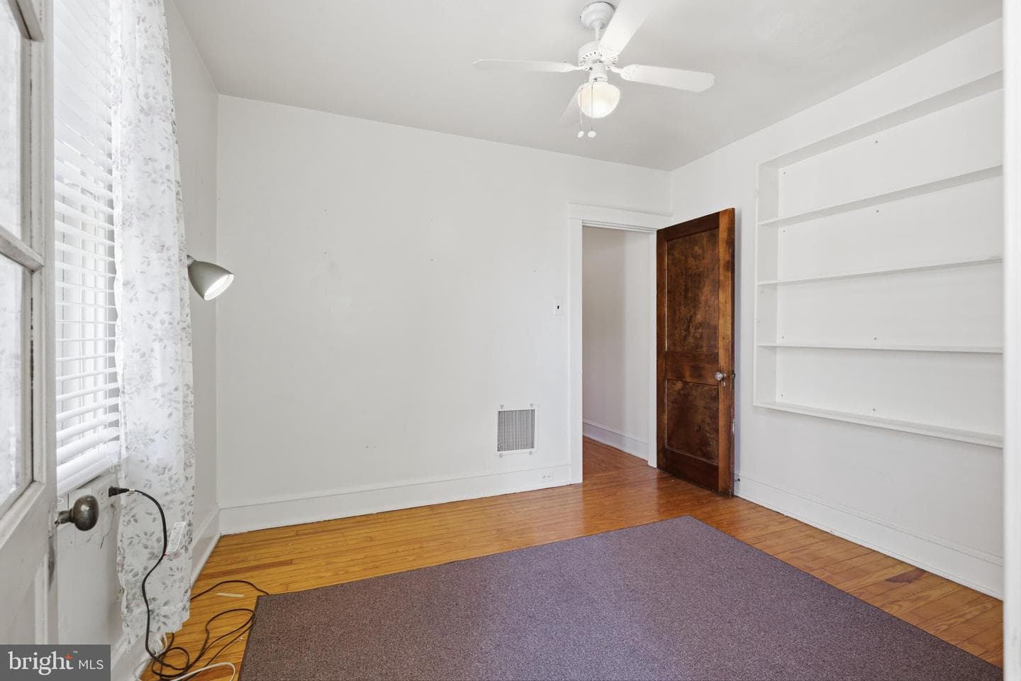 559 W Walnut Street photo 18