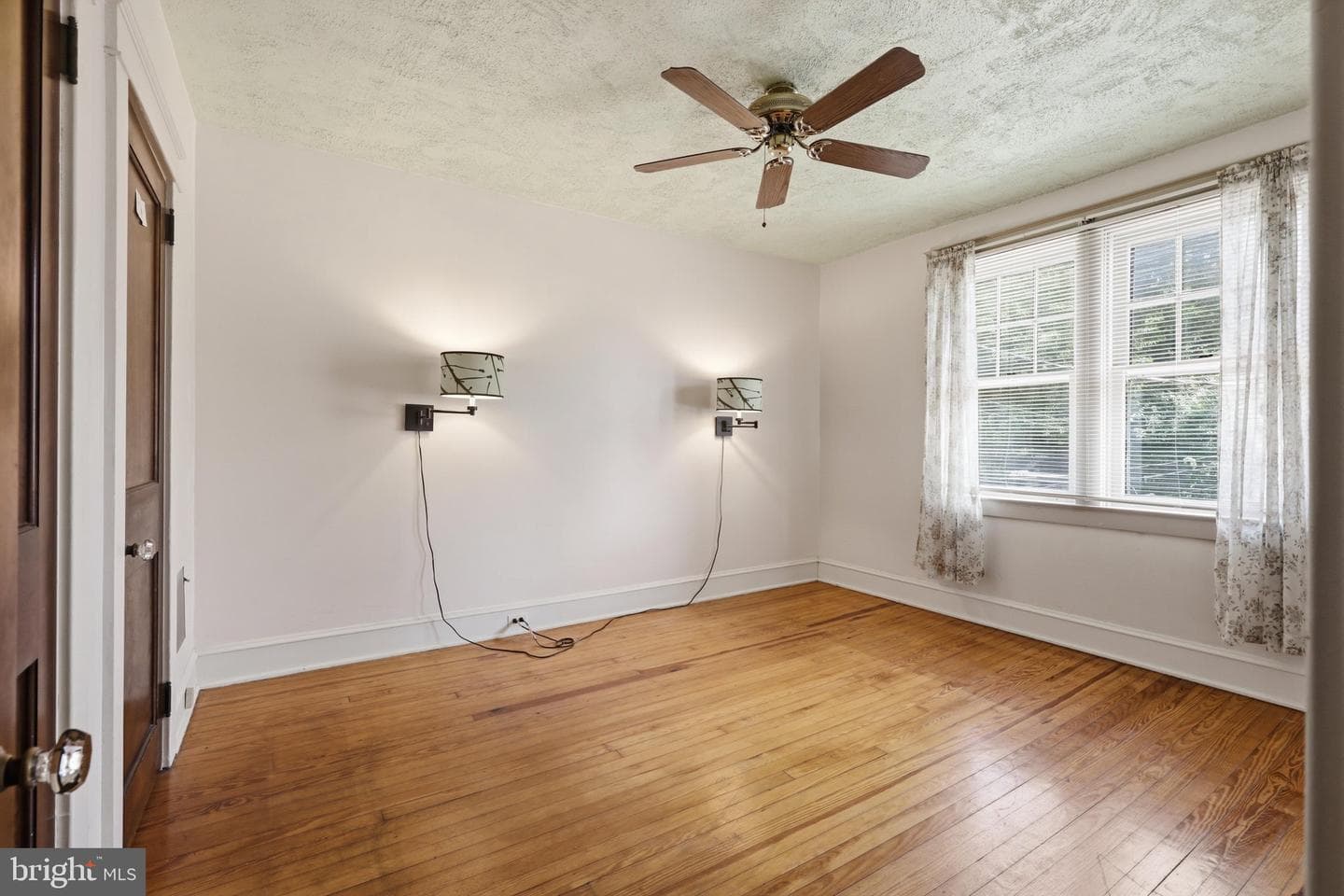559 W Walnut Street photo 23