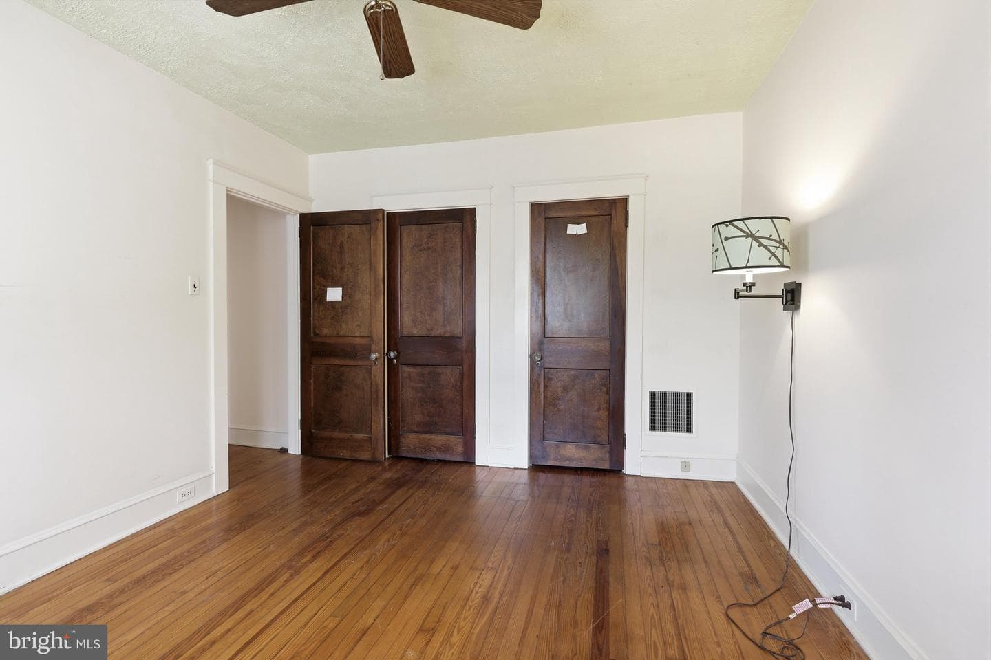 559 W Walnut Street photo 24