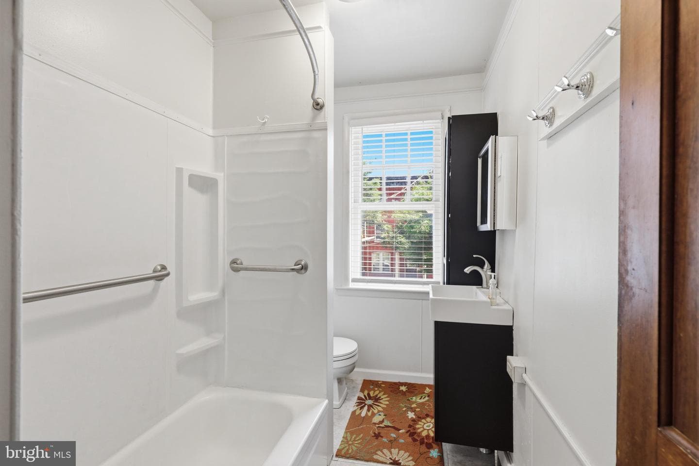 559 W Walnut Street photo 25