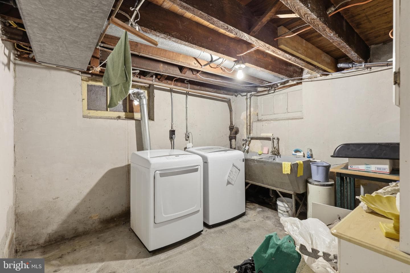 559 W Walnut Street photo 27