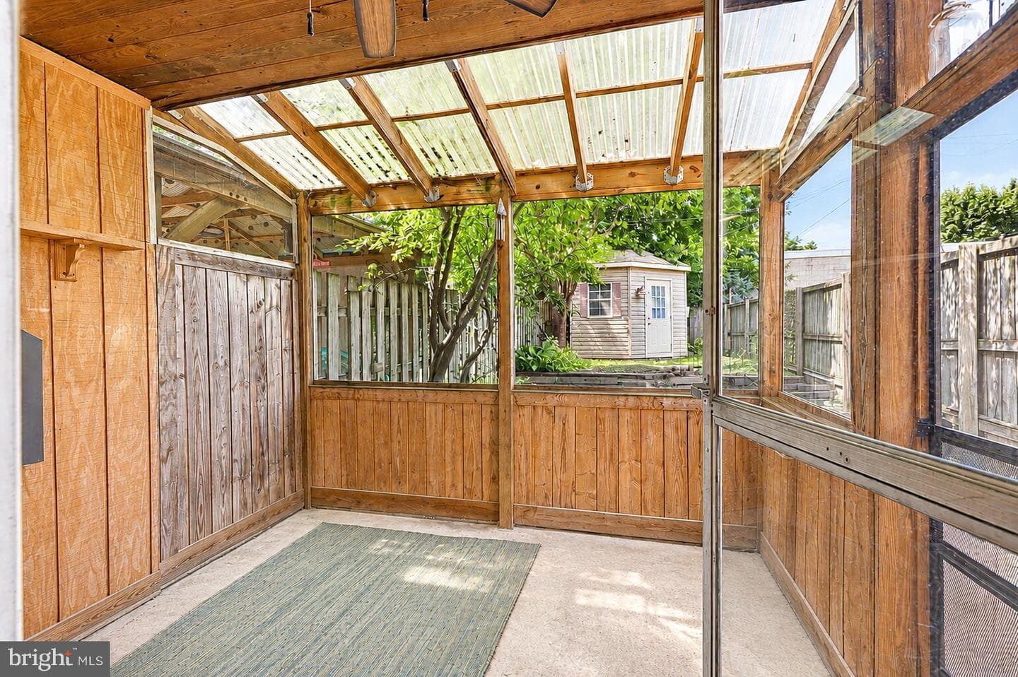 559 W Walnut Street photo 28
