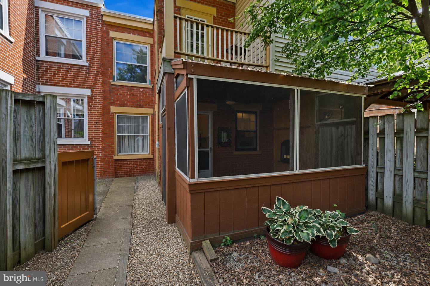 559 W Walnut Street photo 29