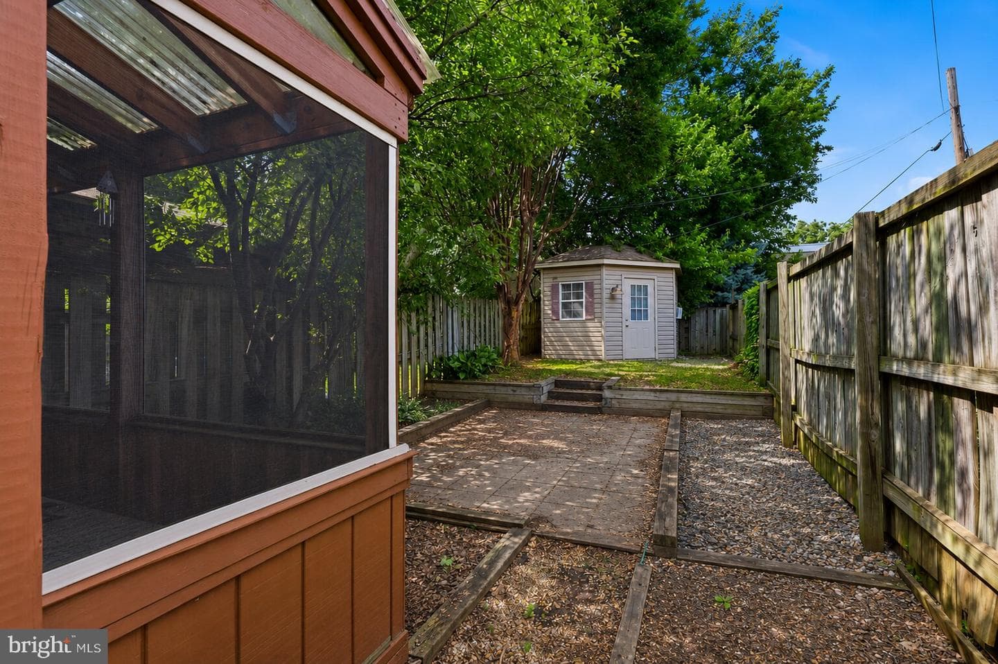 559 W Walnut Street photo 30