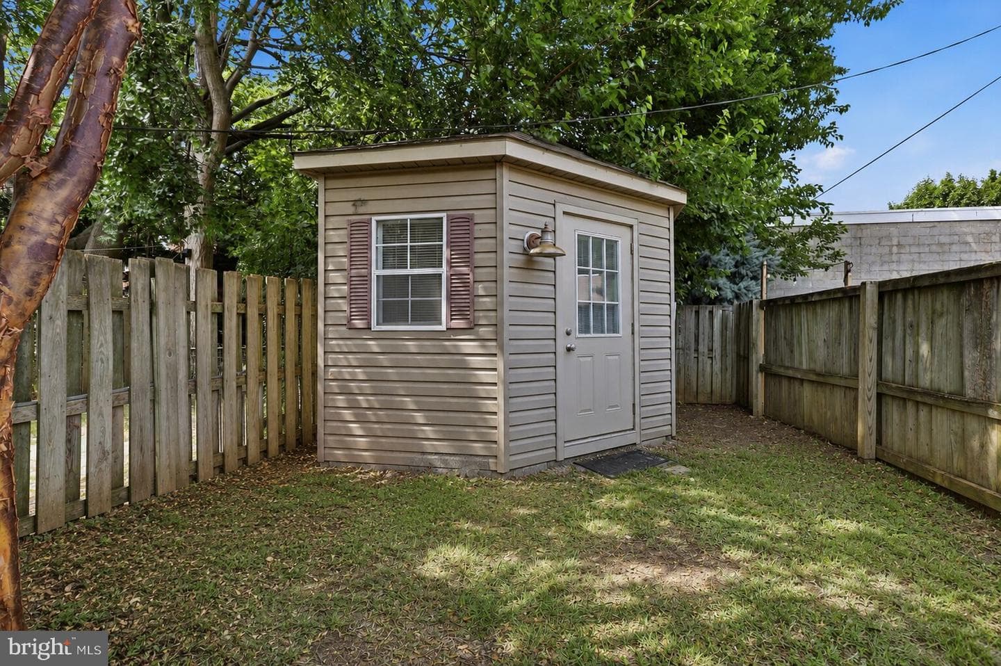 559 W Walnut Street photo 32