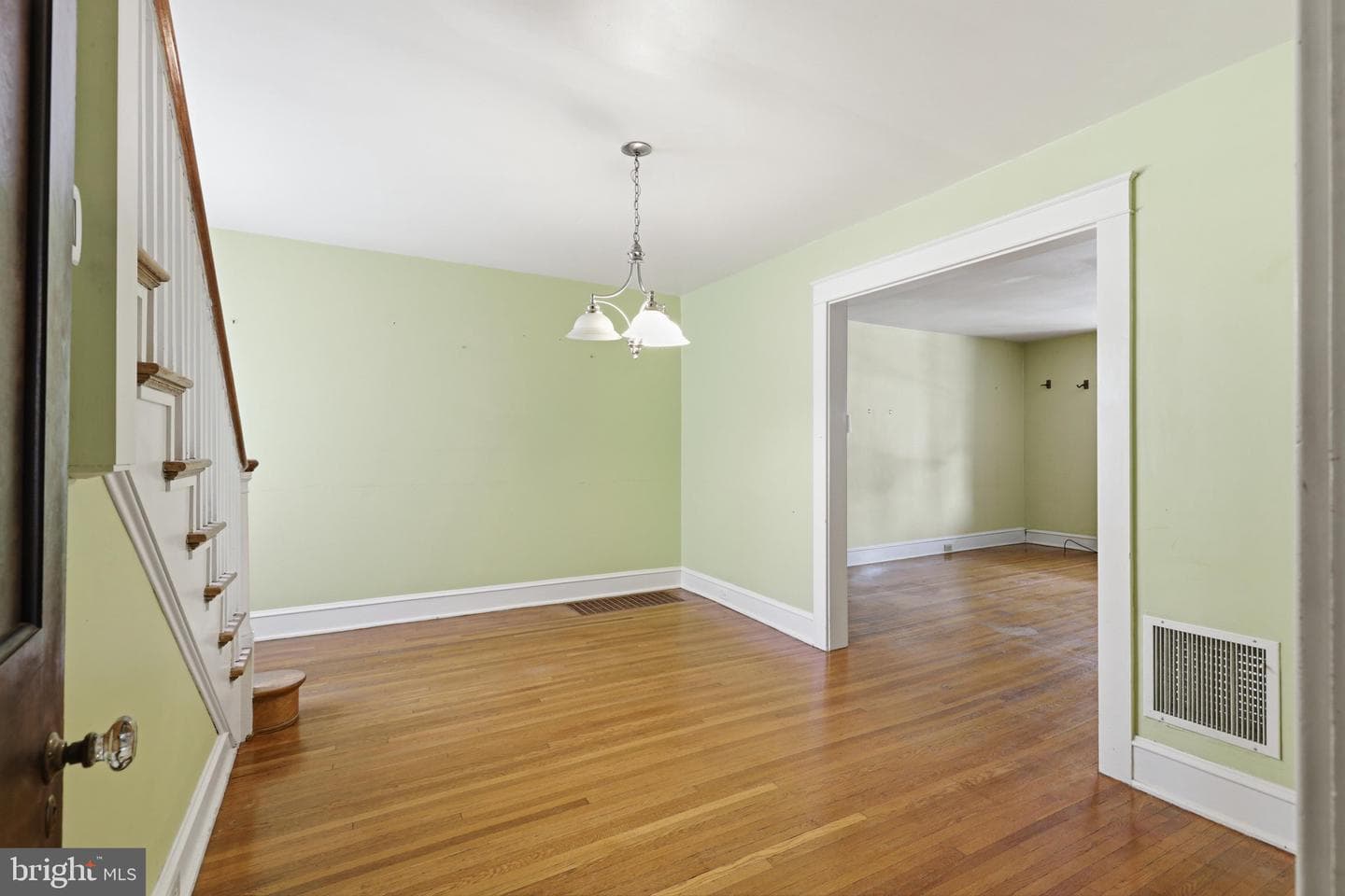 559 W Walnut Street photo 9