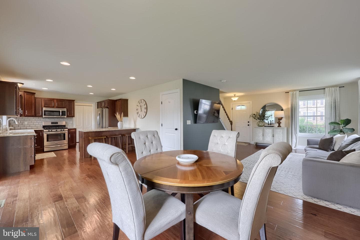 233 Loghes Drive photo 11