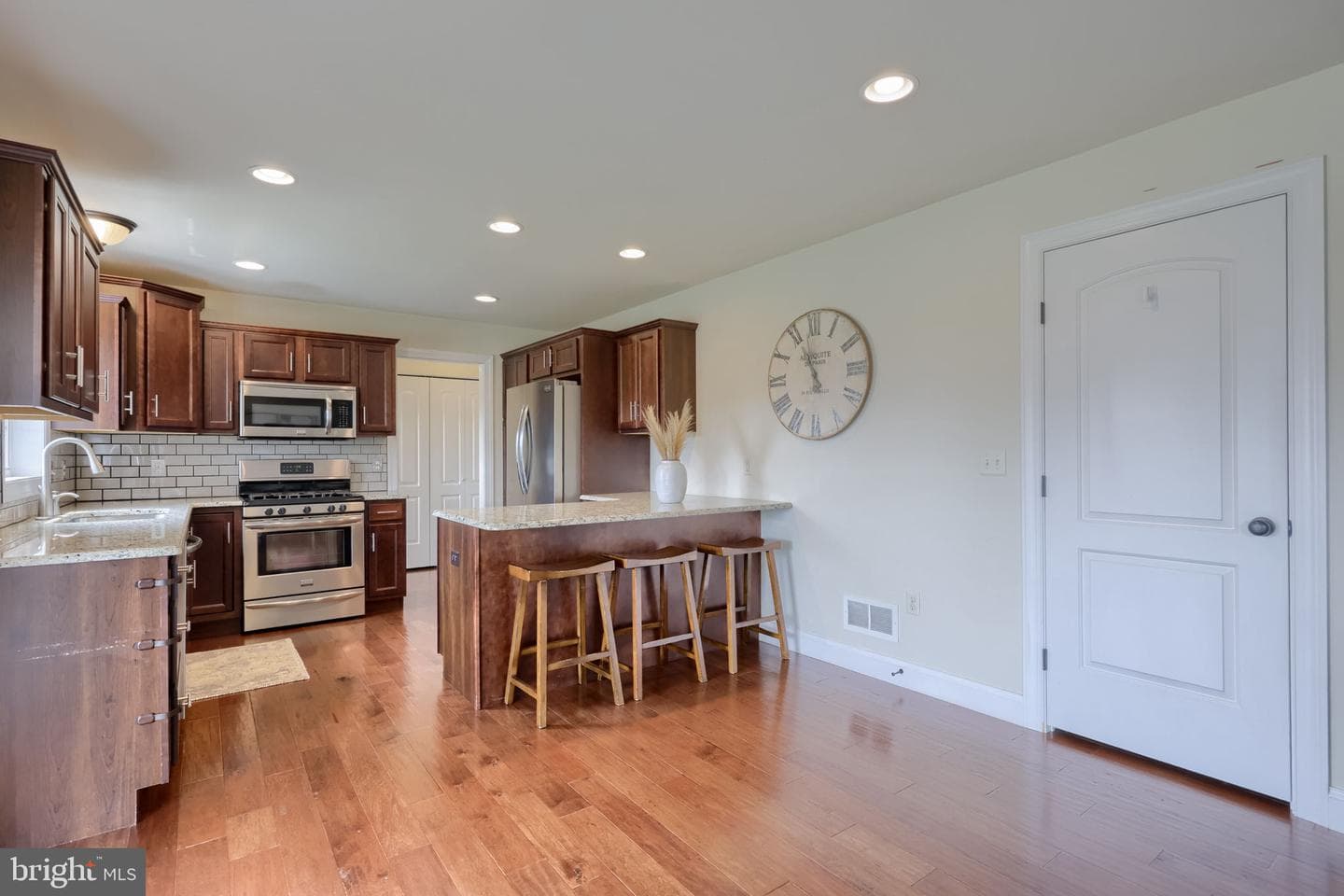 233 Loghes Drive photo 14