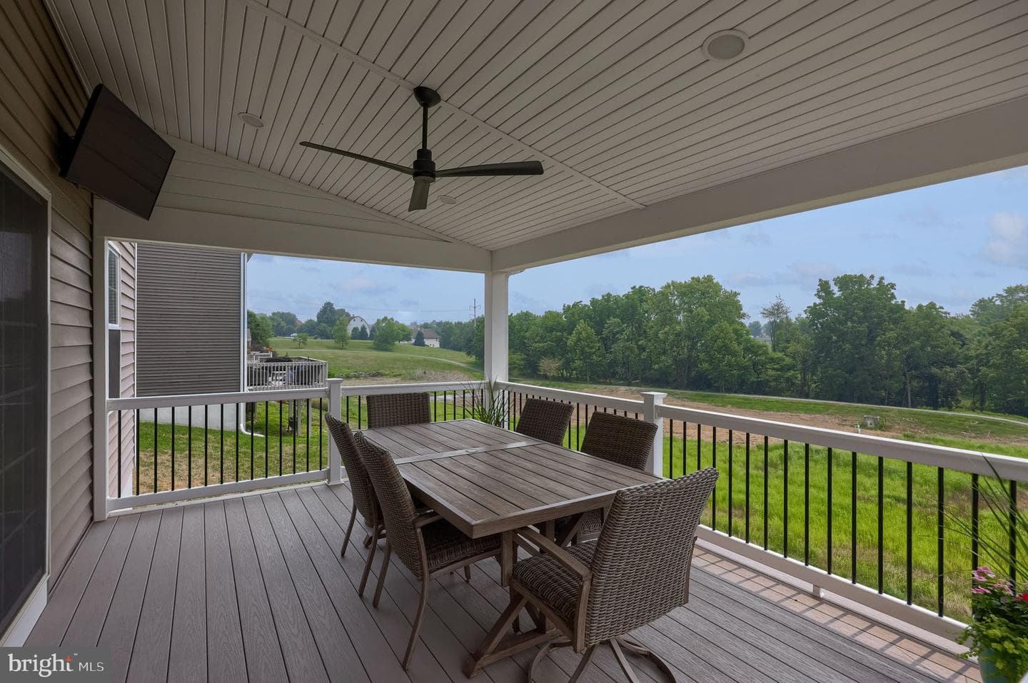 233 Loghes Drive photo 30
