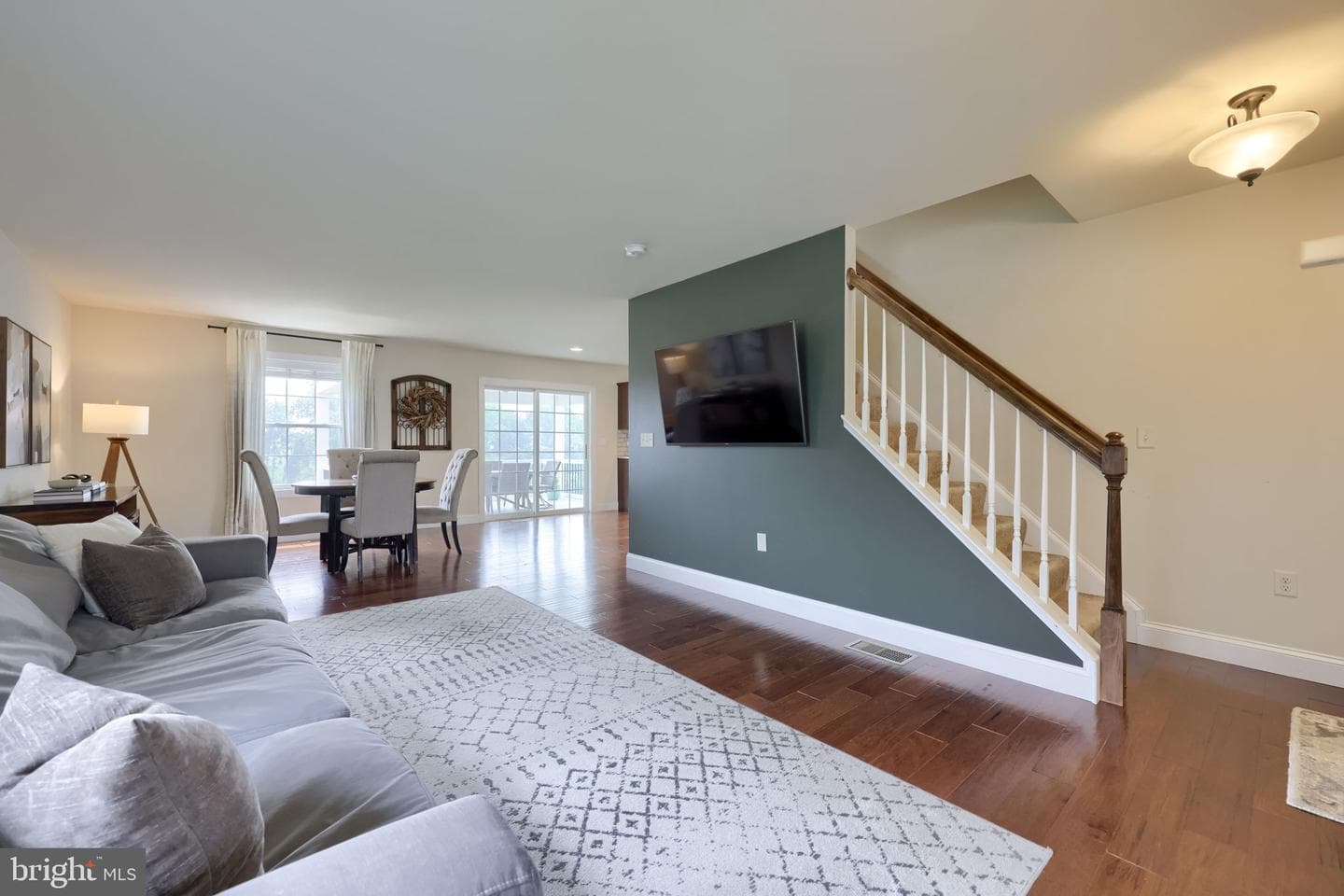 233 Loghes Drive photo 6