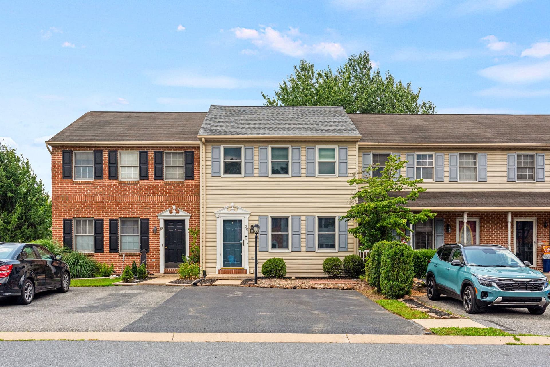 20 Foxfield Lane photo 1