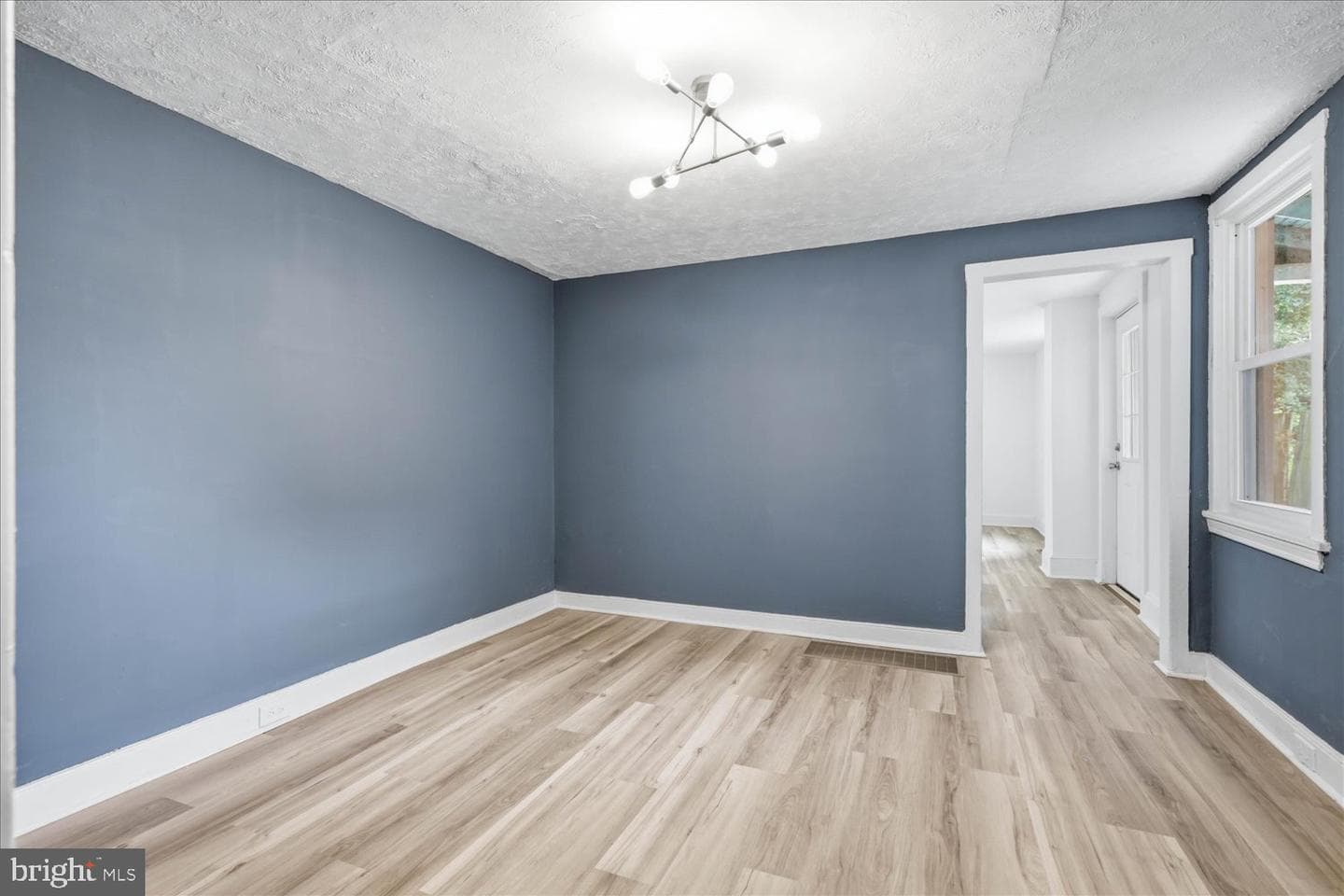 542 E Orange Street photo 18