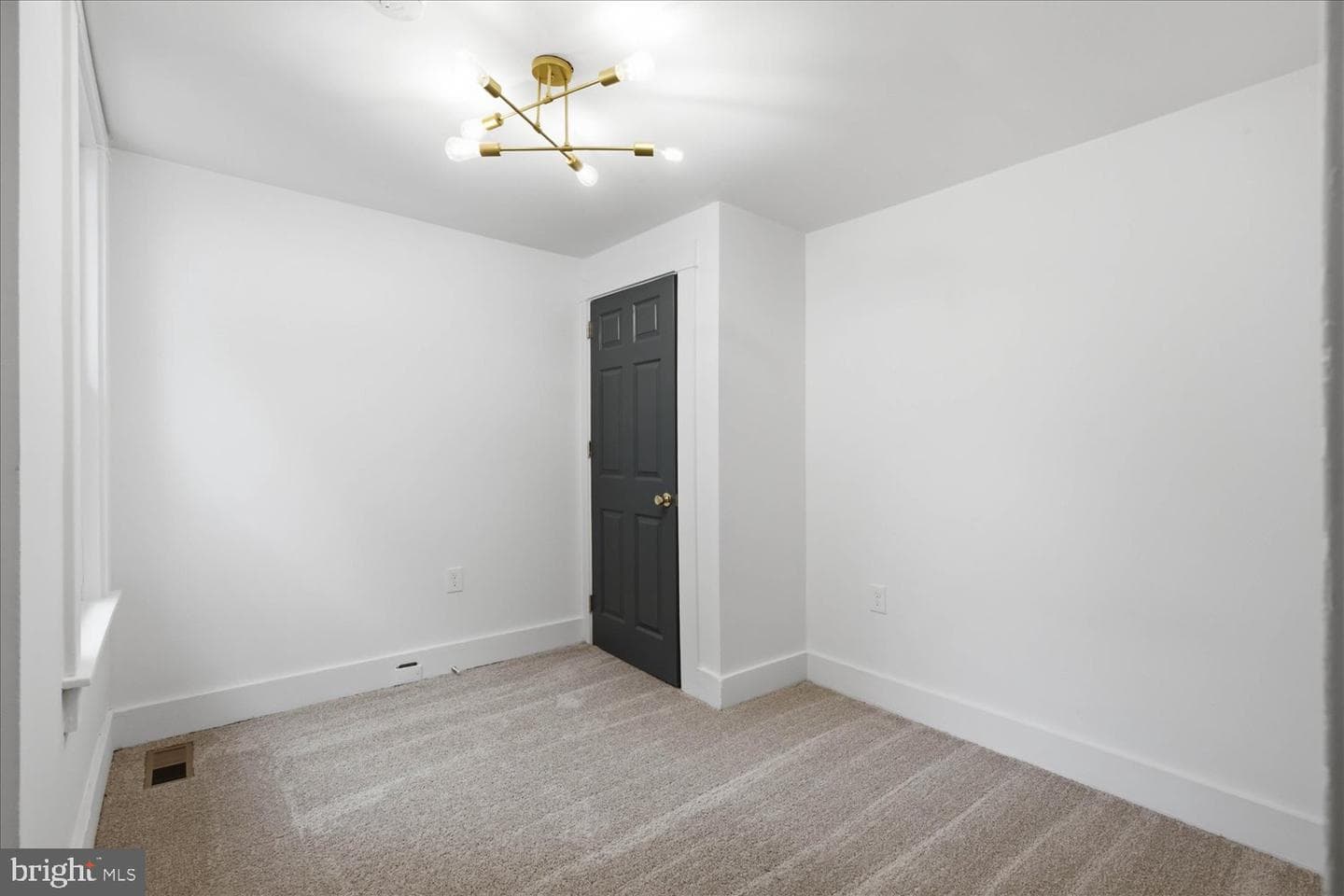 542 E Orange Street photo 40