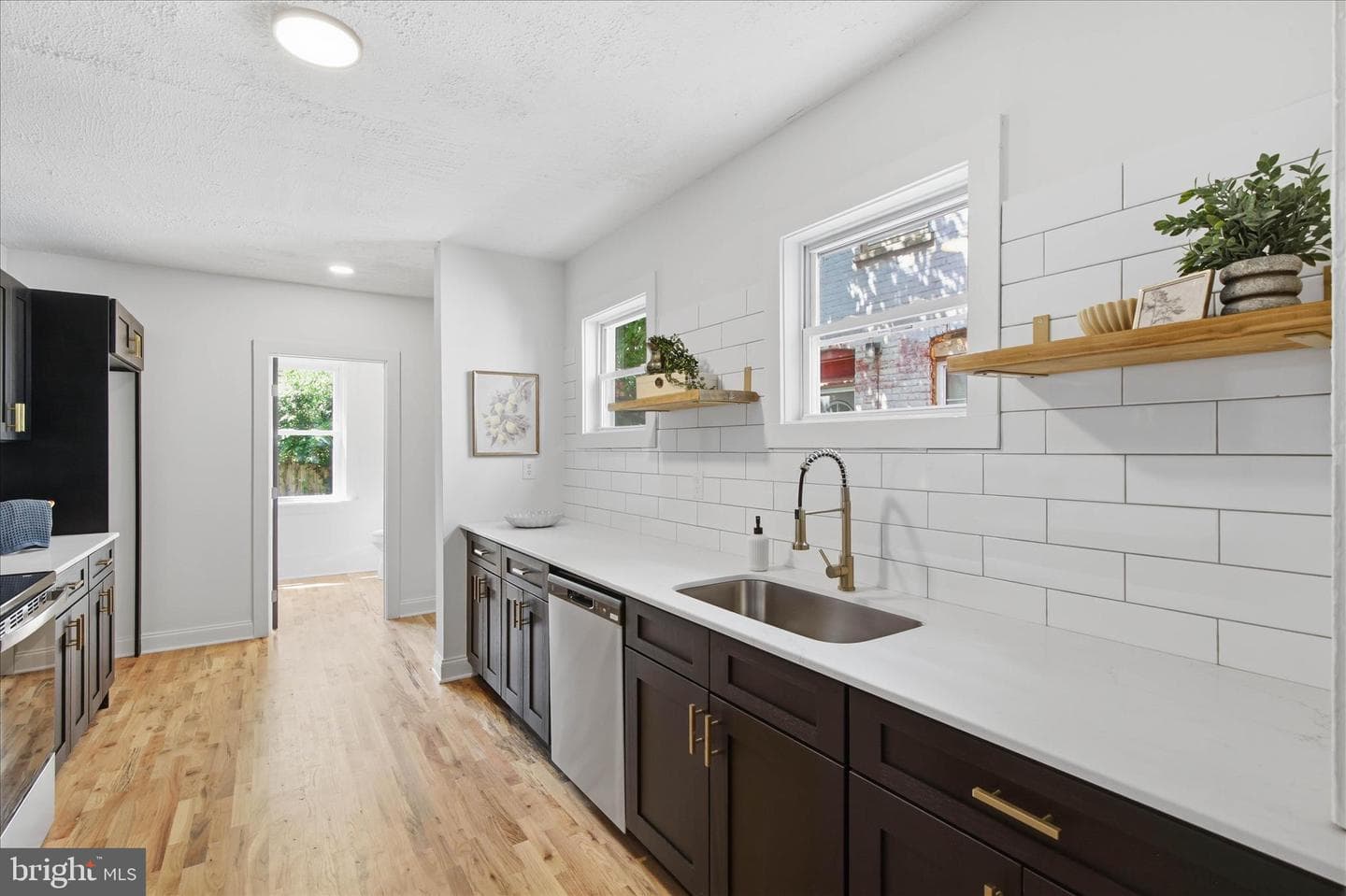 144 E Liberty Street photo 10