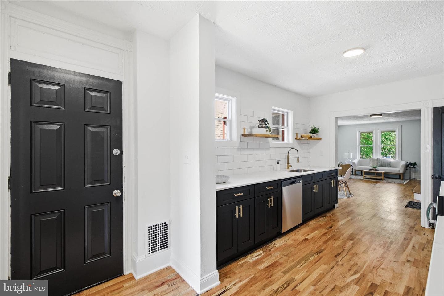 144 E Liberty Street photo 12