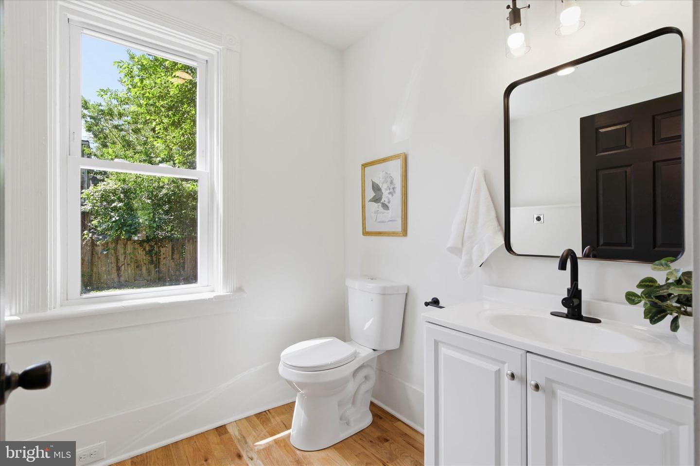 144 E Liberty Street photo 13
