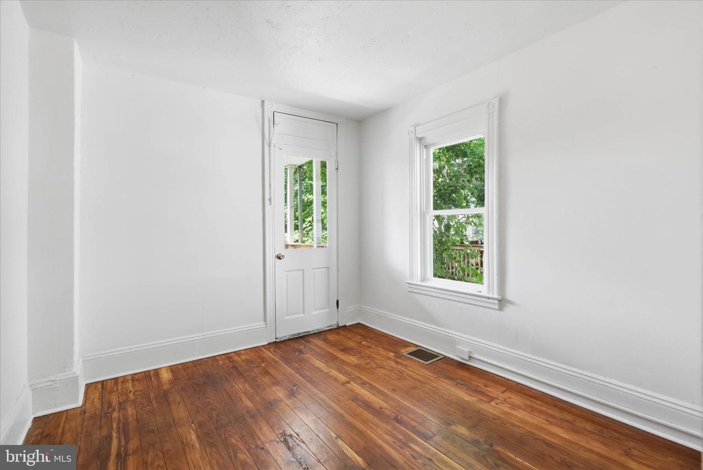 144 E Liberty Street photo 15