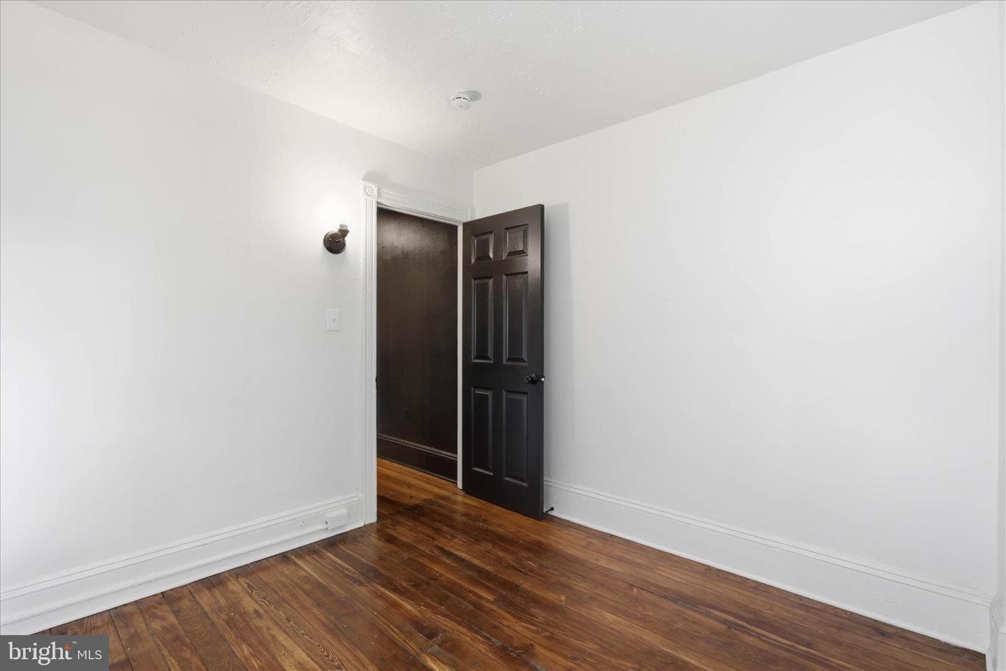 144 E Liberty Street photo 16