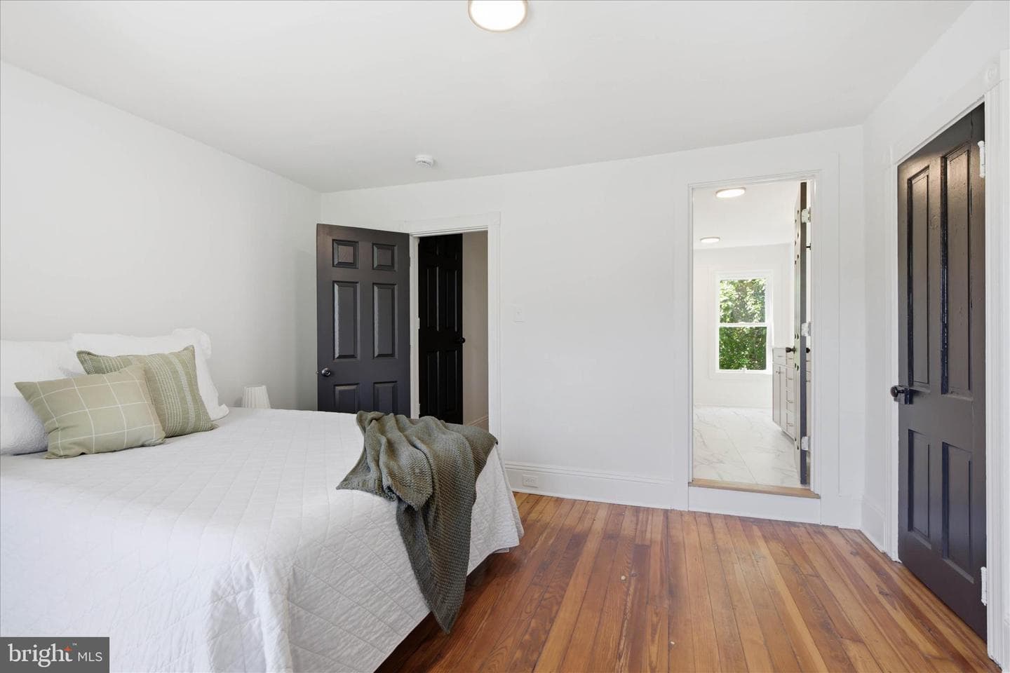 144 E Liberty Street photo 20