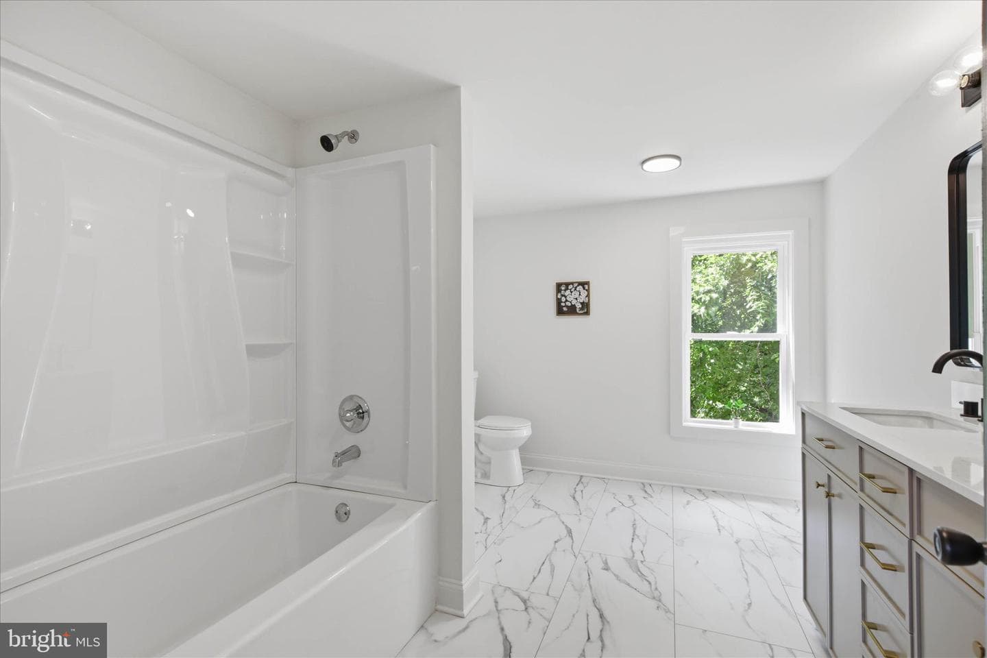 144 E Liberty Street photo 21