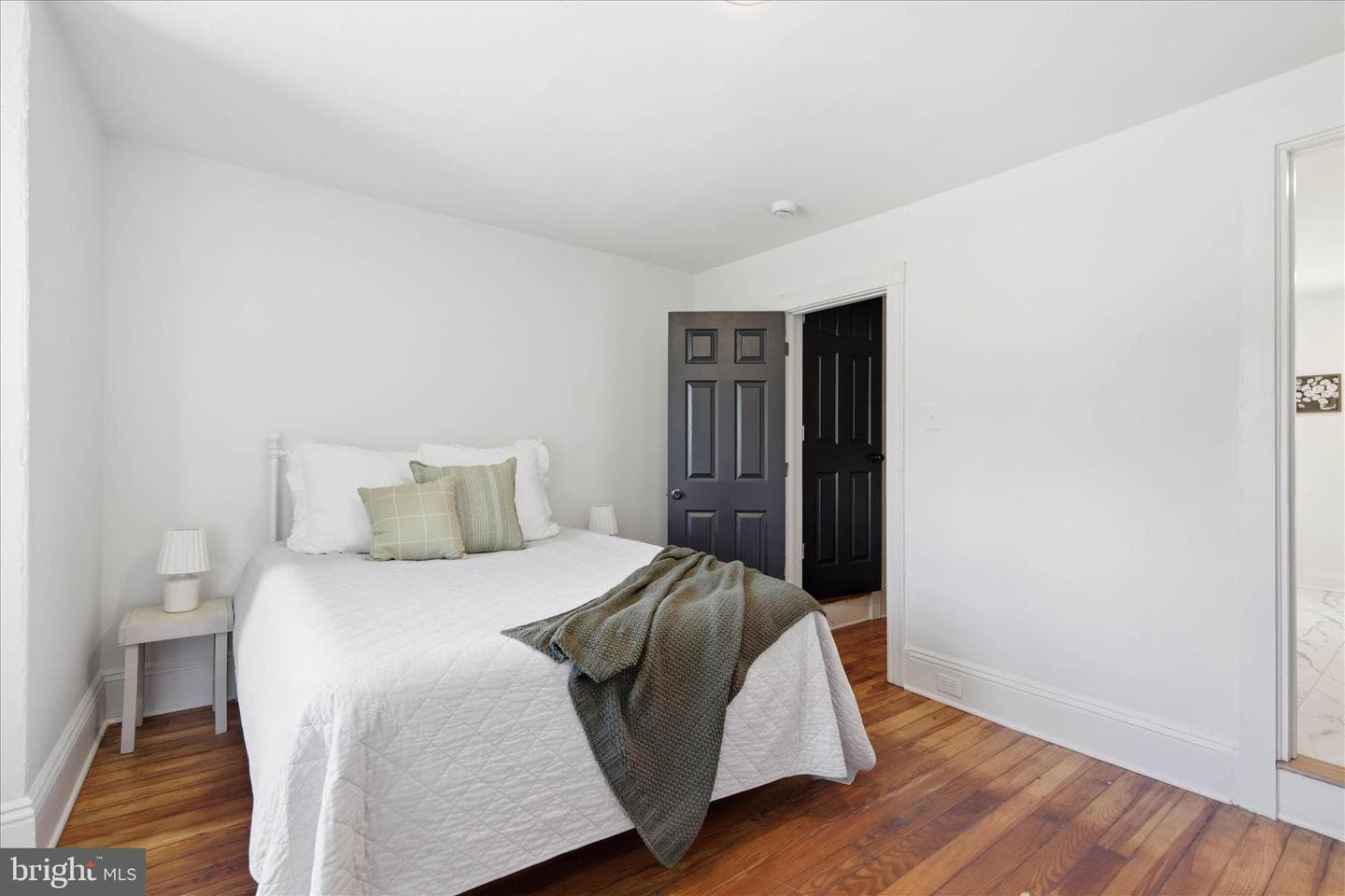 144 E Liberty Street photo 26