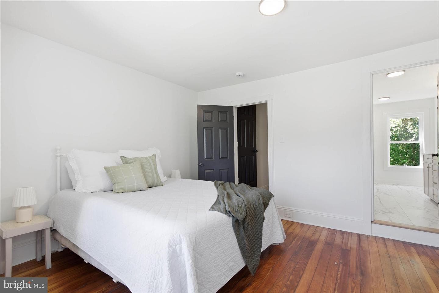 144 E Liberty Street photo 27