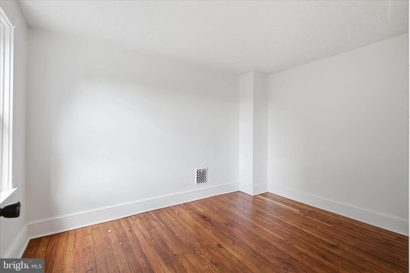 144 E Liberty Street photo 28
