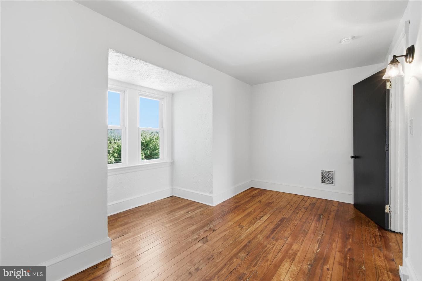 144 E Liberty Street photo 33