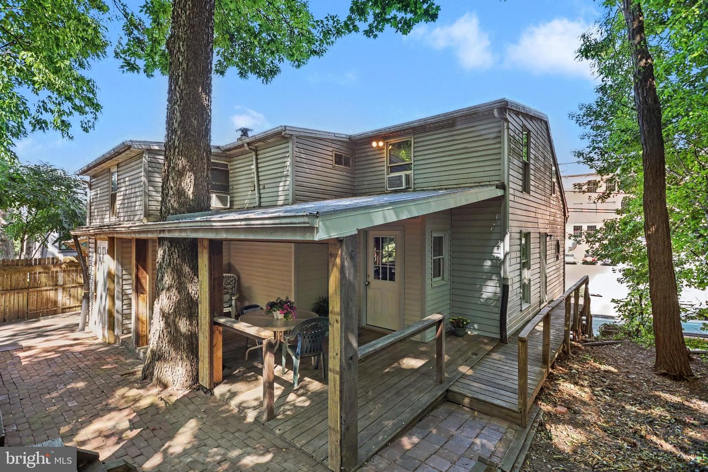 318 Linden Street photo 28