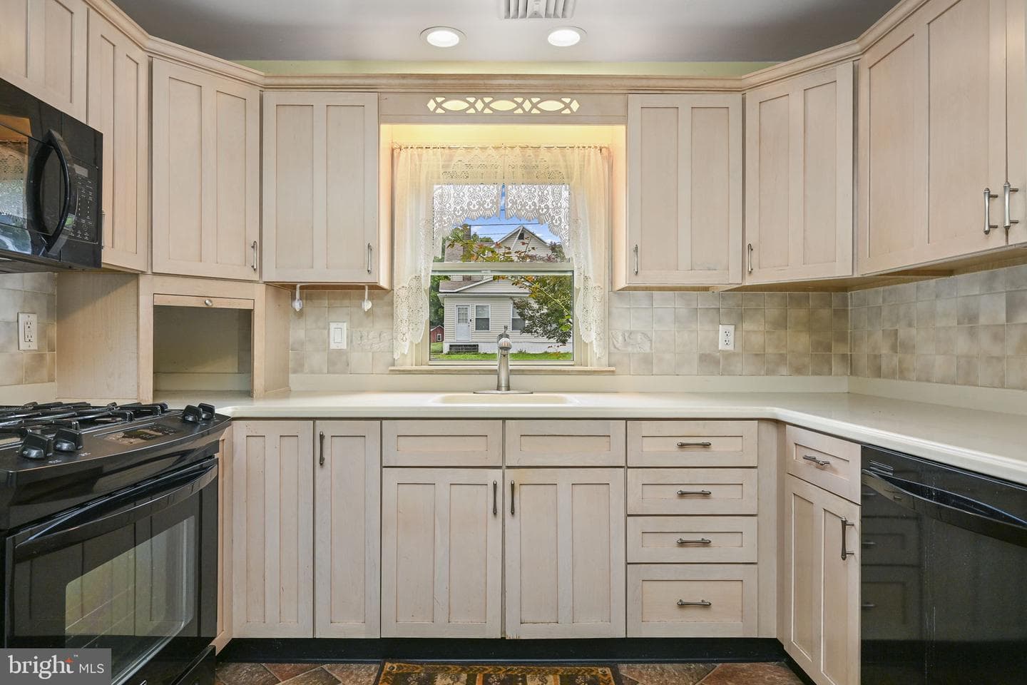 408 Elwyn Terrace photo 17