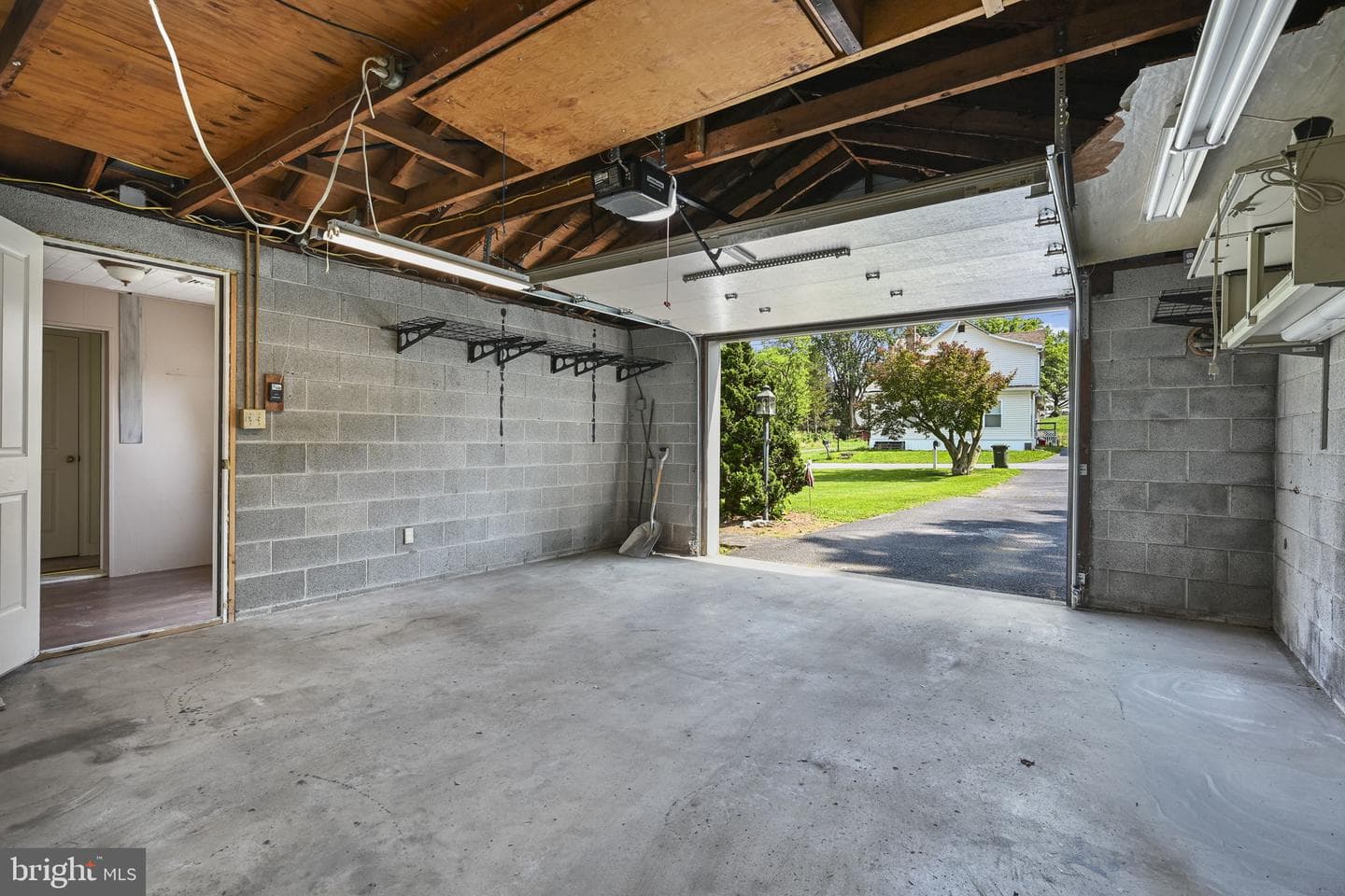 408 Elwyn Terrace photo 27
