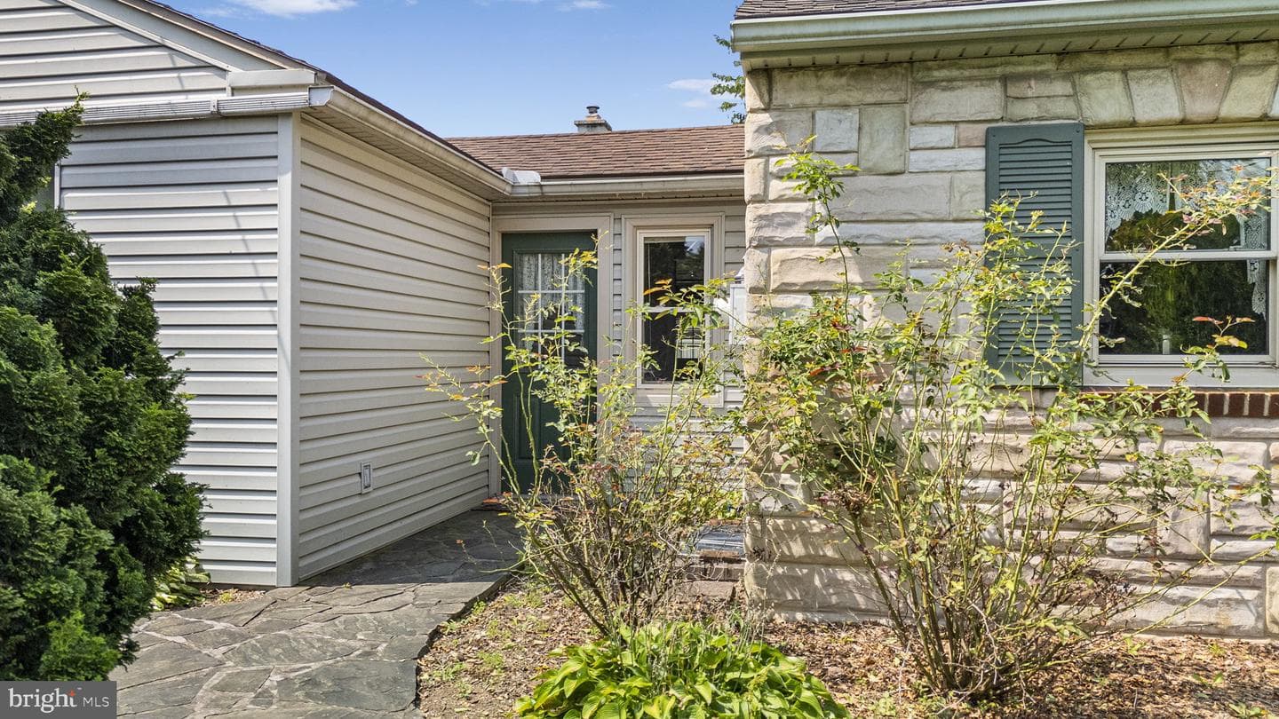 408 Elwyn Terrace photo 4