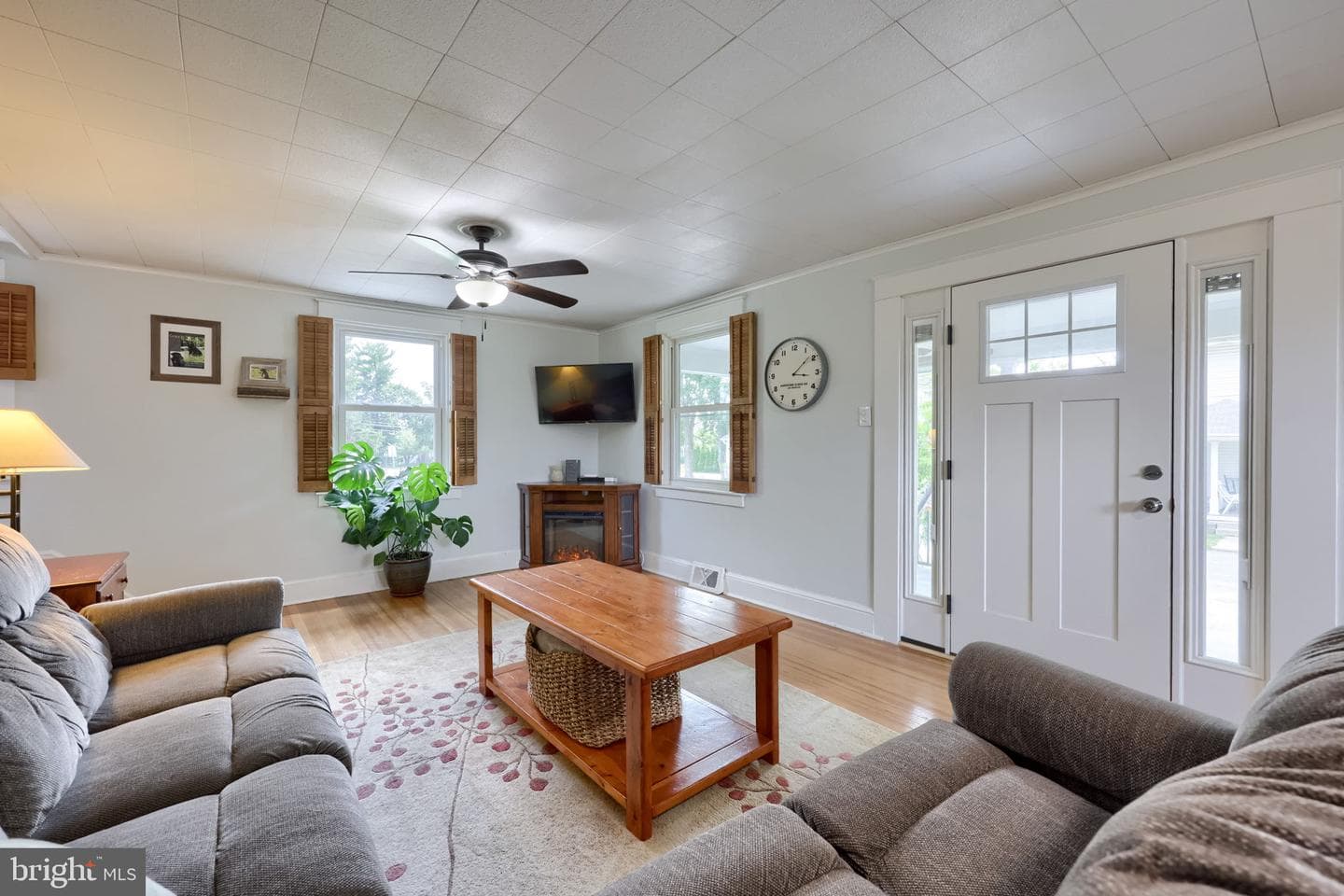 6045 Pine Street photo 11