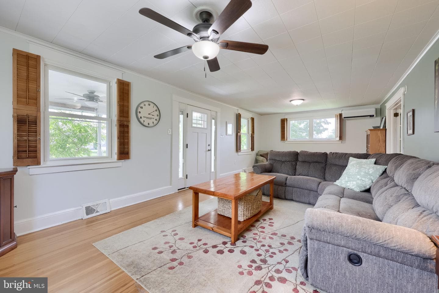 6045 Pine Street photo 13