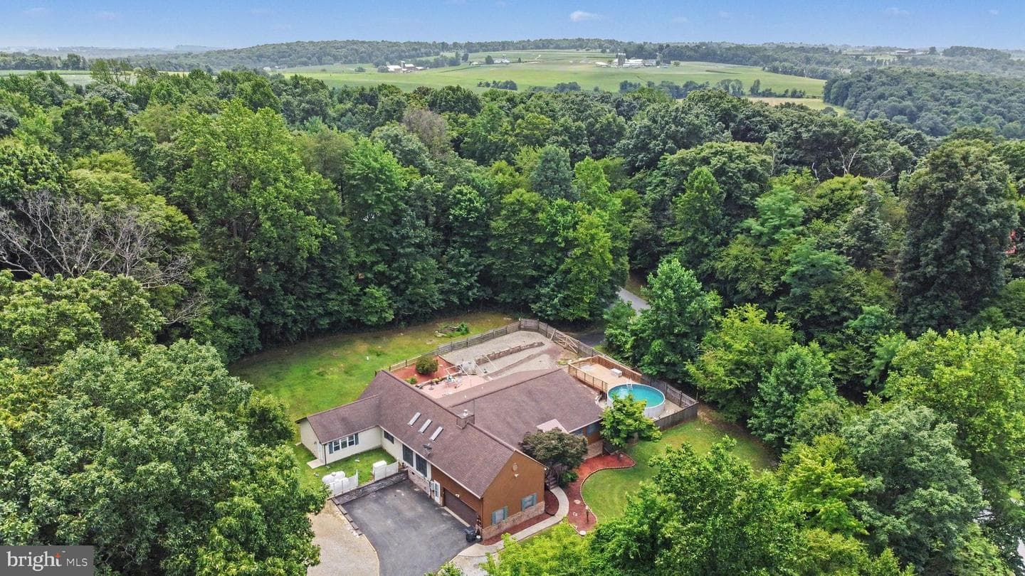 70 Deer Lane photo 2
