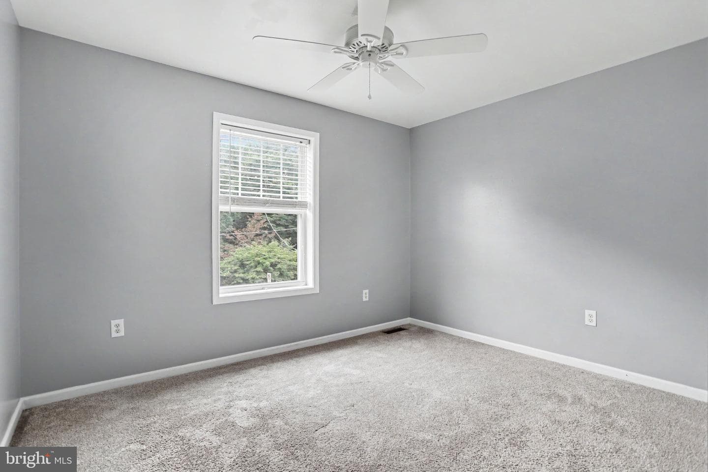 239 Railroad Avenue photo 17