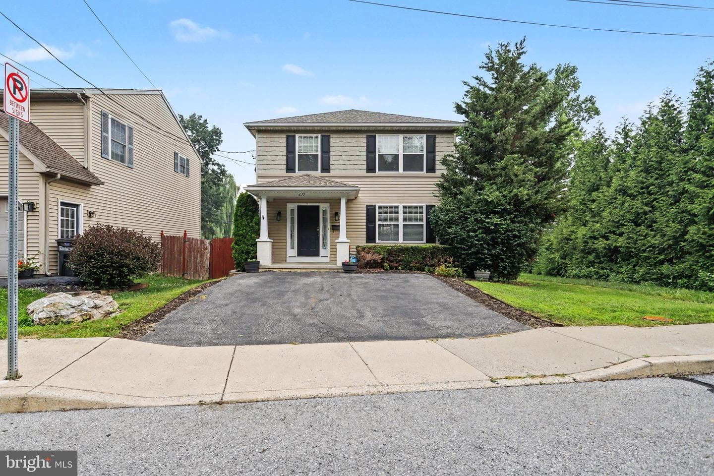 239 Railroad Avenue photo 2