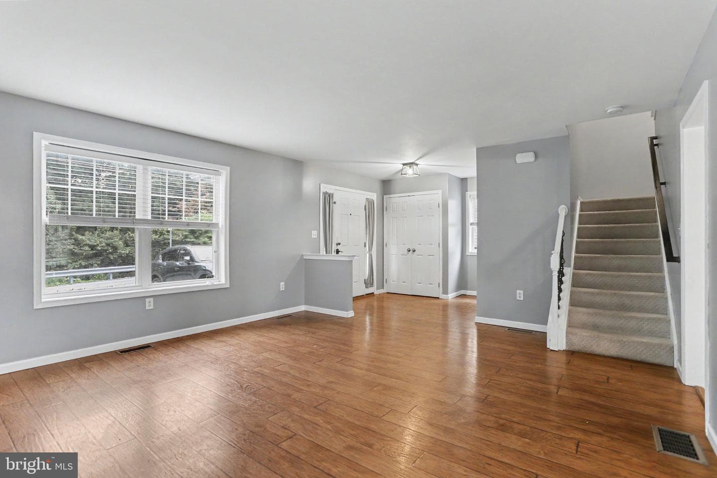 239 Railroad Avenue photo 4