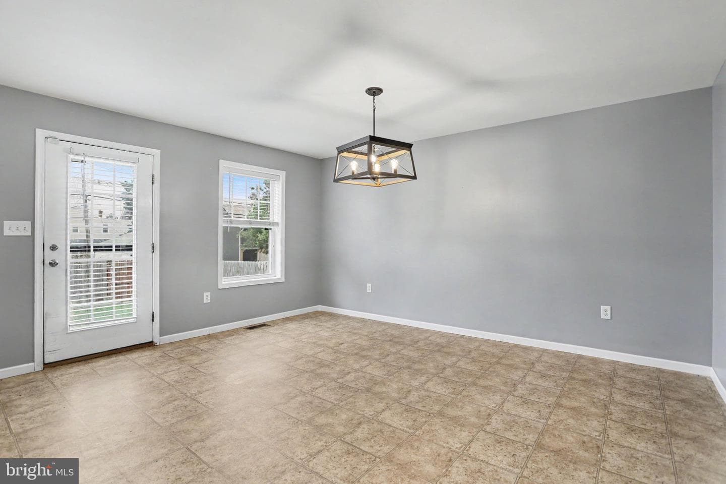 239 Railroad Avenue photo 7