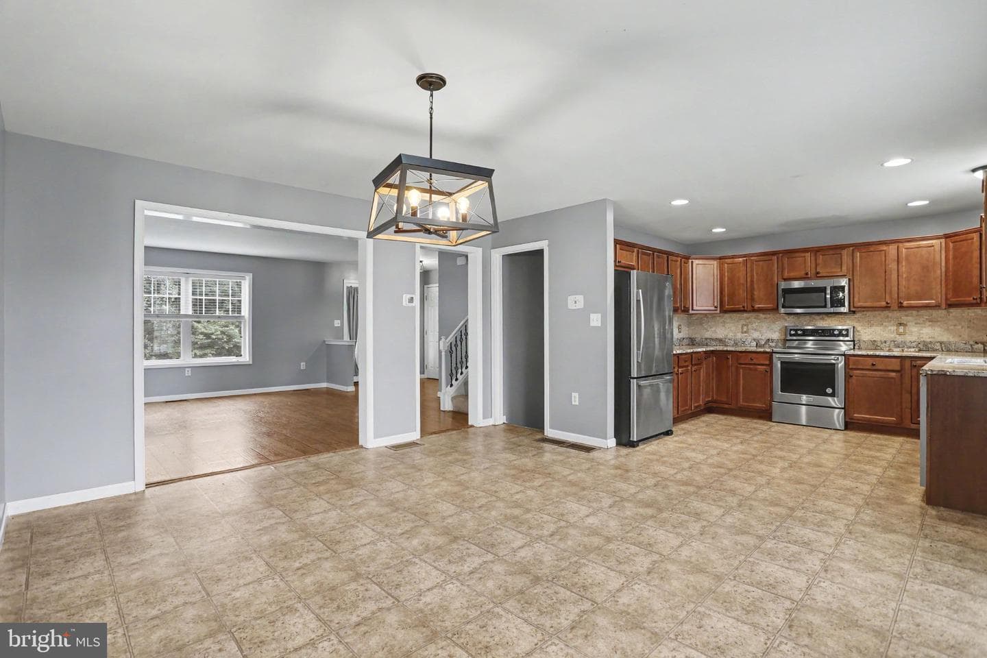 239 Railroad Avenue photo 8