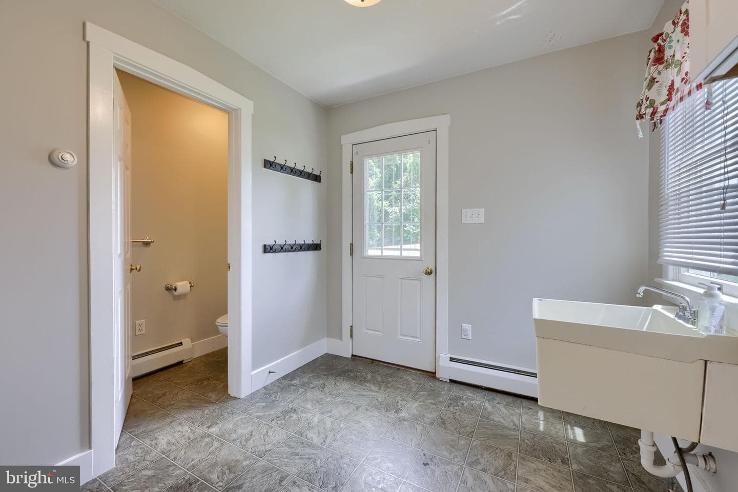 137 N Charlotte Street photo 18