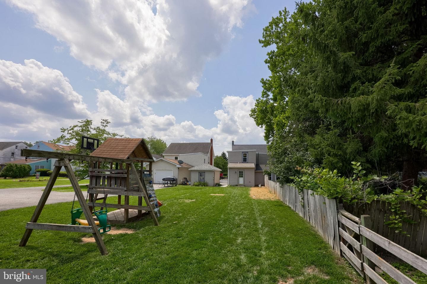 137 N Charlotte Street photo 32