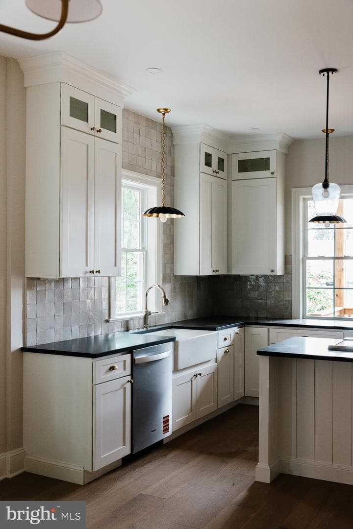 522 W James Street photo 12